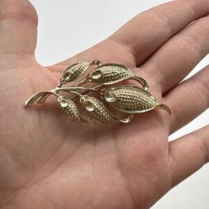 Vintage Star Brand Gold Tone Textured Leaf Branch Brooch Pin Botanical J188